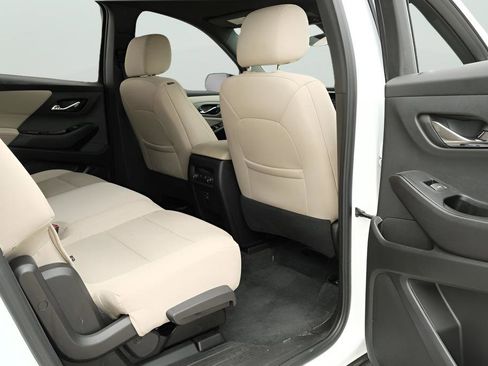 Used 2023 Chevrolet Traverse LS image 29