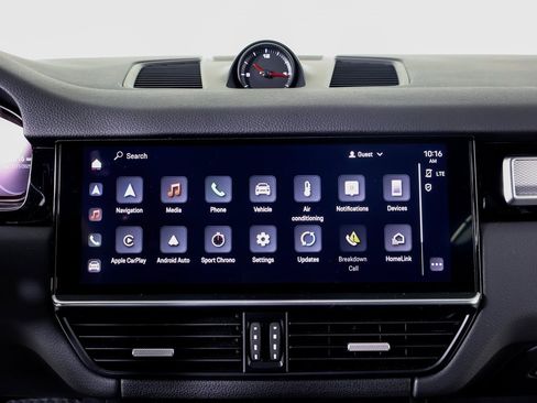 Certified 2023 Porsche Cayenne Platinum Edition image 17