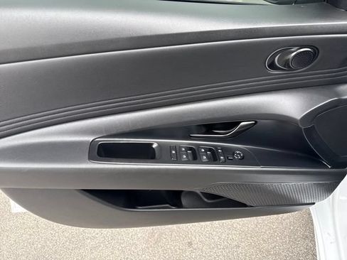 Certified 2025 Hyundai Elantra Sport FWD image 8