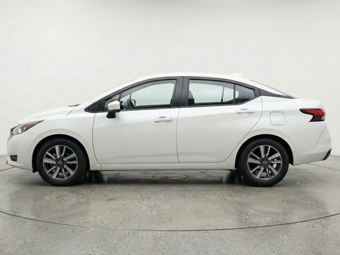 Used 2025 Nissan Versa SV image 5