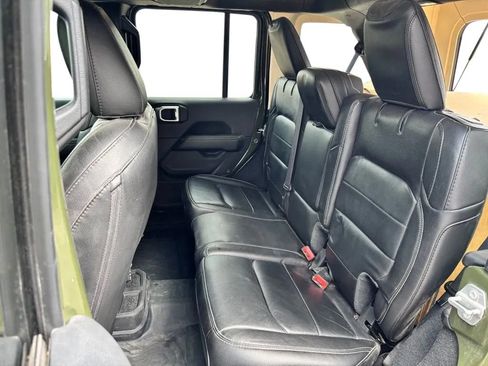 Used 2021 Jeep Wrangler Unlimited Sahara w/ Uconnect 4C Nav & Sound Group AWD/4WD image 21