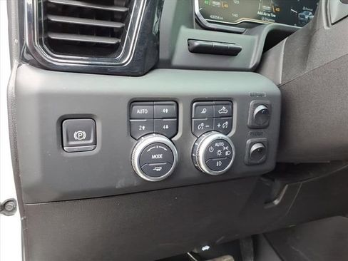 Used 2025 GMC Sierra 2500 AT4X image 21
