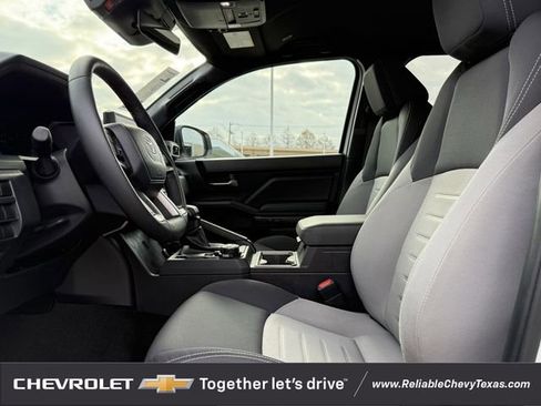 Used 2024 Toyota Tacoma TRD Off-Road image 31