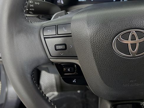 Used 2025 Toyota Camry SE w/ Multimedia Upgrade Package image 19