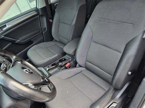 Used 2016 Volkswagen Golf S image 23