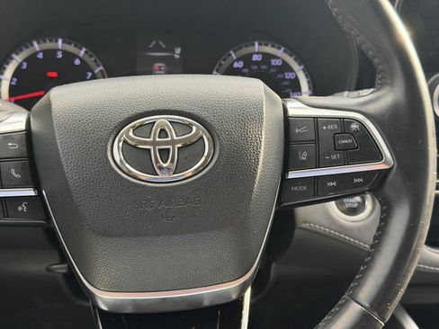 Used 2021 Toyota Highlander LE image 27