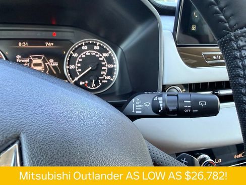 Used 2025 Mitsubishi Outlander SE FWD image 27