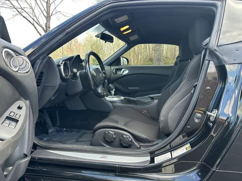 Used 2016 Nissan 370Z Coupe RWD image 7