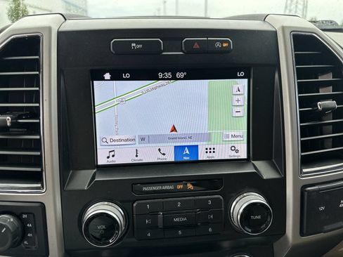 Used 2019 Ford F150 Lariat w/ Equipment Group 502A Luxury AWD/4WD image 14