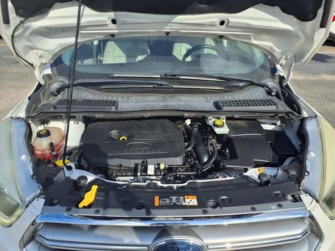 Used 2017 Ford Escape Titanium image 3