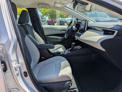 Used 2021 Toyota Corolla LE image 27