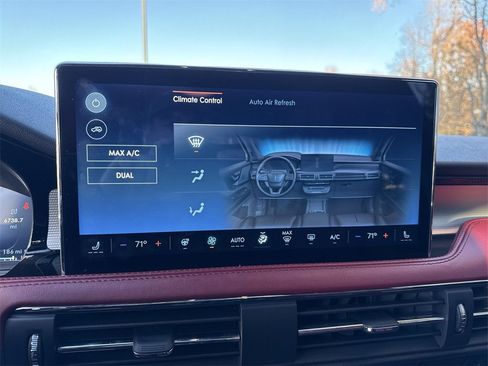 Used 2023 Lincoln Corsair Reserve w/ Equipment Group 202A image 19