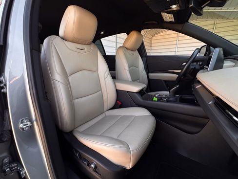 Used 2024 Cadillac XT4 Premium Luxury image 23