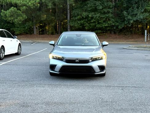 Used 2022 Honda Civic LX image 2