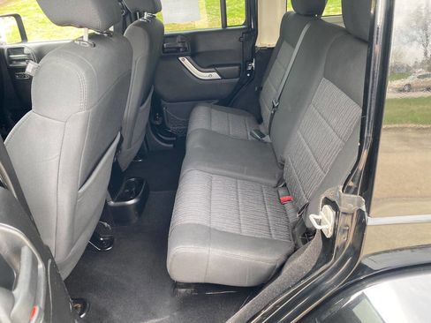 Used 2011 Jeep Wrangler Unlimited Sahara image 10