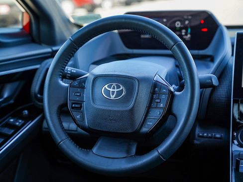 Used 2023 Toyota bZ4X XLE w/ Weather Package image 16