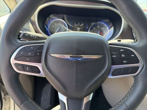 Used 2022 Chrysler Voyager LX image 11