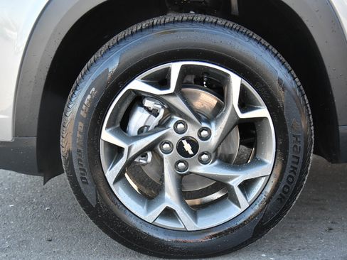 Used 2025 Chevrolet Trax LT w/ LT Convenience Package image 12