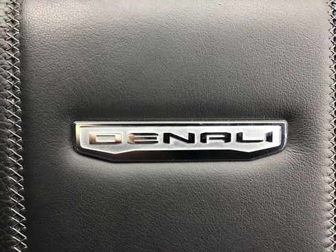 Used 2025 GMC Yukon XL Denali image 42