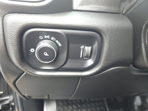 Used 2022 RAM 2500 Tradesman w/ Chrome Appearance Group image 16