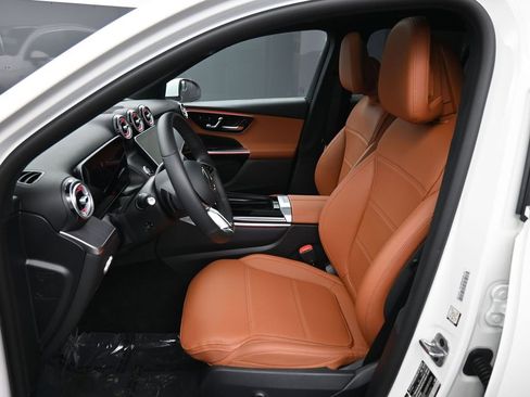 Used 2025 Mercedes-Benz GLC 350e 4MATIC image 23