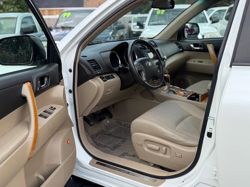 Used 2010 Toyota Highlander Limited AWD/4WD image 3