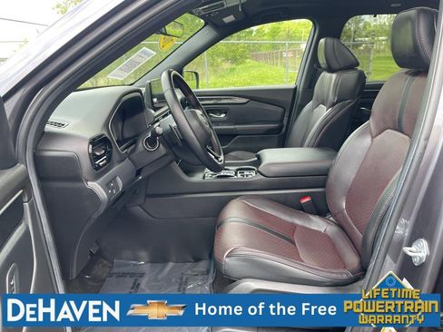 Used 2025 Honda Pilot Black Edition image 21