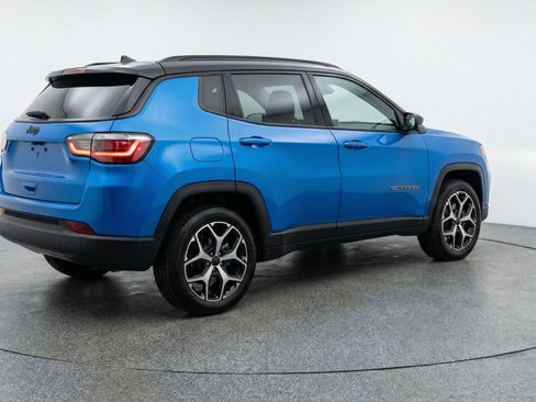 Used 2025 Jeep Compass Limited AWD/4WD image 9