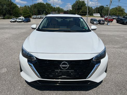 Used 2024 Nissan Sentra SV w/ SV Premium Package FWD image 3