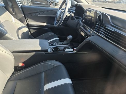 Used 2025 Toyota Camry SE w/ Convenience Package image 14