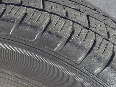 Used 2020 Ford Explorer XLT image 30