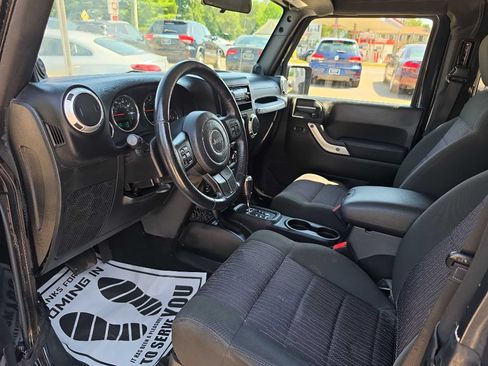 Used 2012 Jeep Wrangler Sahara w/ Dual Top Group AWD/4WD image 10