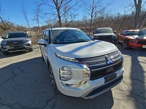 Used 2025 Mitsubishi Outlander SE image 11