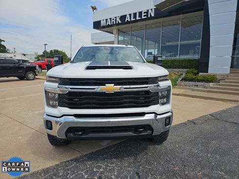 Used 2024 Chevrolet Silverado 2500 LT AWD/4WD image 9