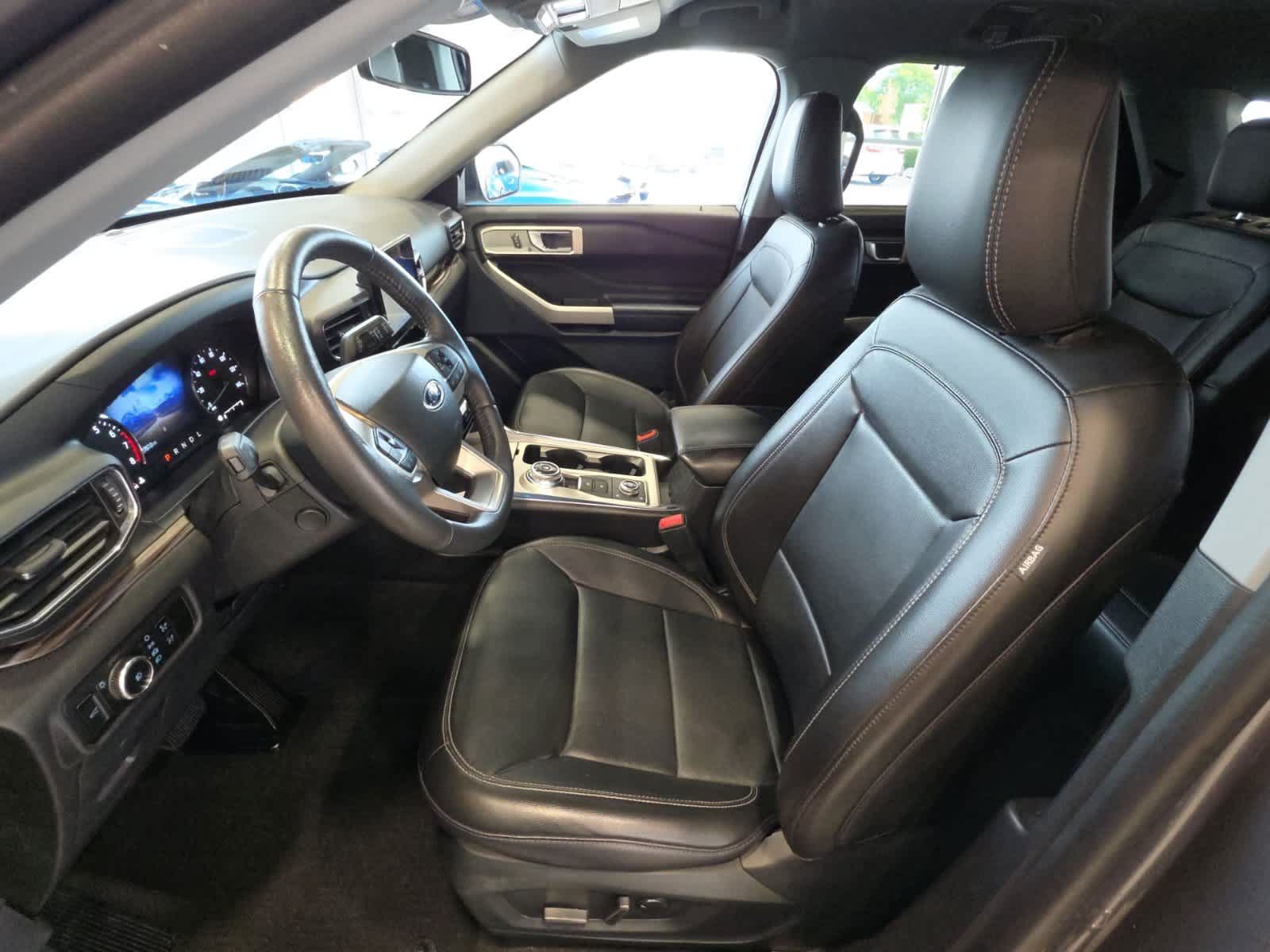 Used 2024 Ford Explorer Limited w/ Equipment Group 301A AWD/4WD image 16