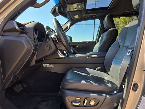 Used 2024 Lexus LX 600 4WD w/ Luxury Package image 16