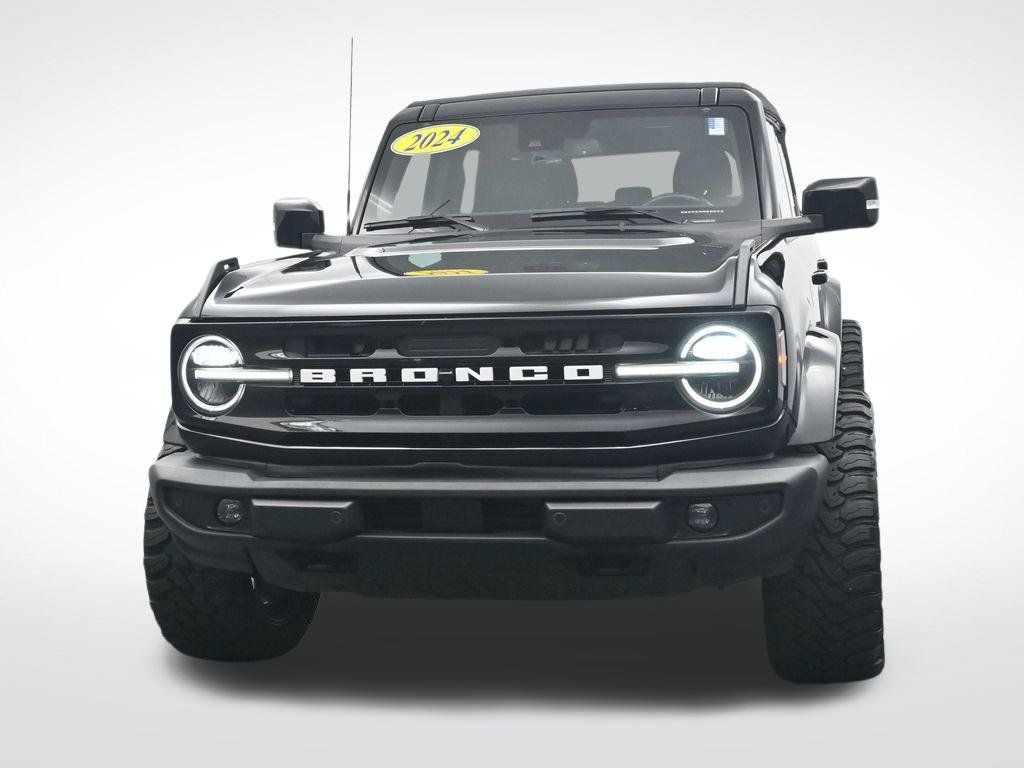 Used 2024 Ford Bronco Outer Banks AWD/4WD image 2