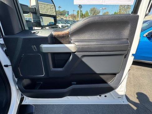 Used 2022 Ford F250 Lariat w/ Lariat Ultimate Package image 23