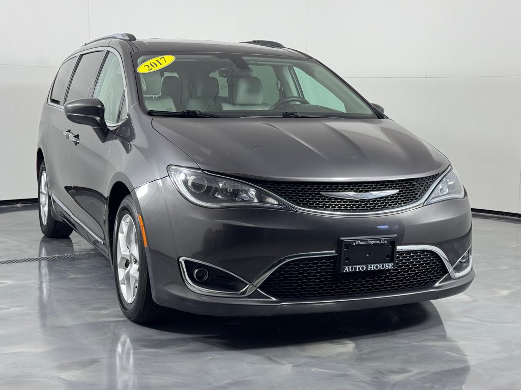 Used 2017 Chrysler Pacifica Touring-L Plus w/ Tire & Wheel Group FWD image 3