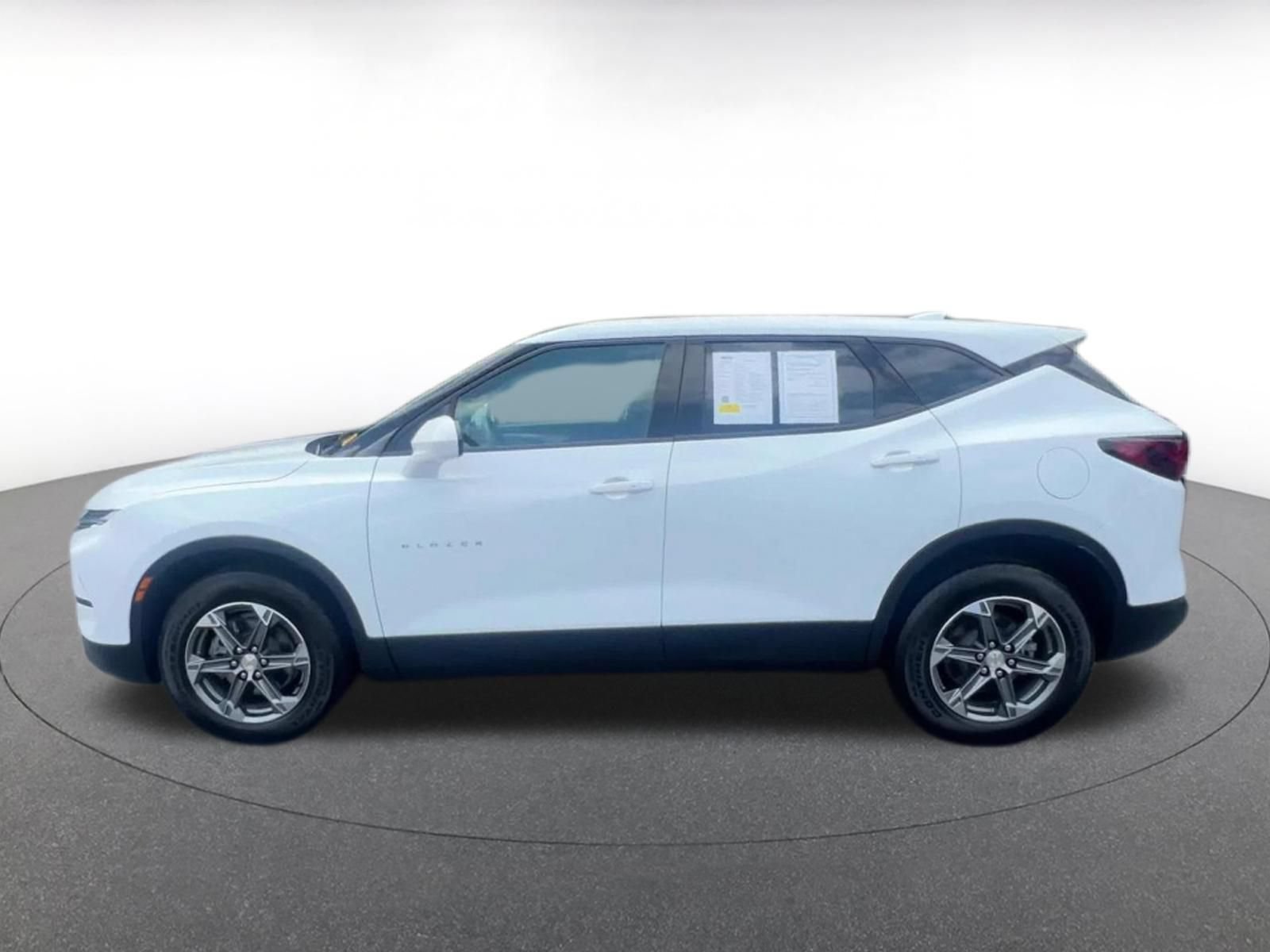 Used 2025 Chevrolet Blazer LT FWD image 8