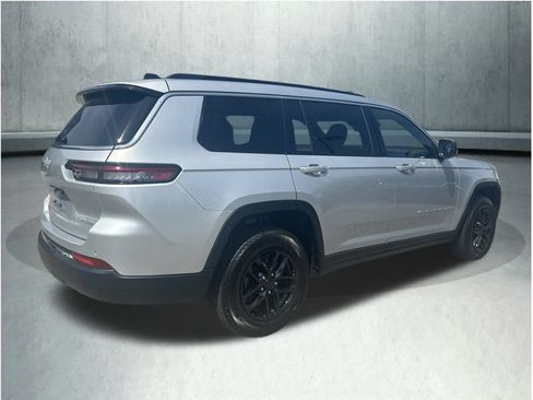 Used 2024 Jeep Grand Cherokee L Laredo AWD/4WD image 6