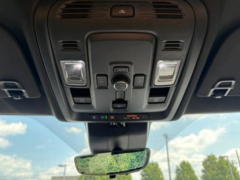 Used 2025 GMC Yukon Denali Ultimate w/ LPO, Floor Liner Package AWD/4WD image 31
