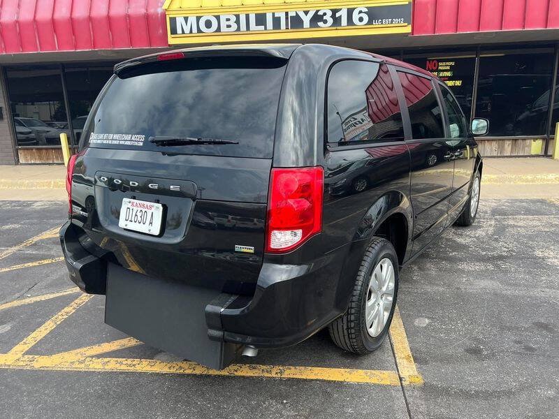 Used 2017 Dodge Grand Caravan SE w/ Power Window Group FWD image 12