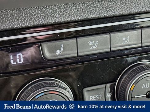 Used 2023 Volkswagen Atlas SE AWD/4WD image 25