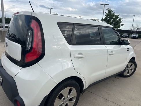 Used 2015 Kia Soul image 3