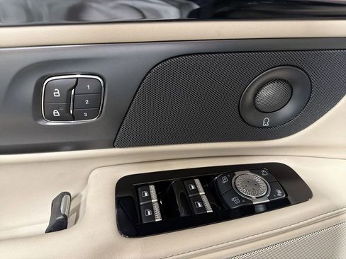 Certified 2025 Lincoln Nautilus Premier w/ Equipment Group 102A image 15