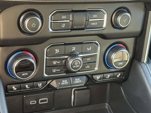 Certified 2024 Chevrolet Suburban Premier image 12