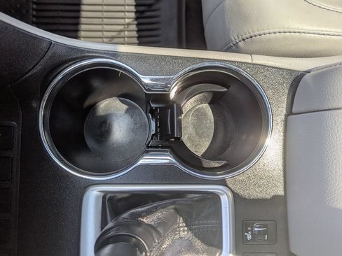 Used 2018 Toyota Highlander XLE AWD/4WD image 27