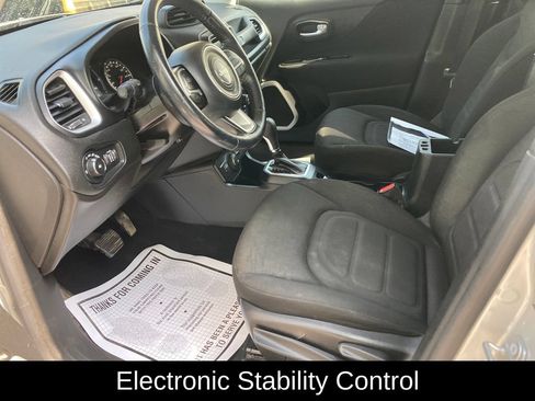 Used 2019 Jeep Renegade Latitude w/ Cold Weather Group AWD/4WD image 12