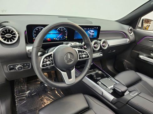 Used 2021 Mercedes-Benz GLB 250 4MATIC image 9